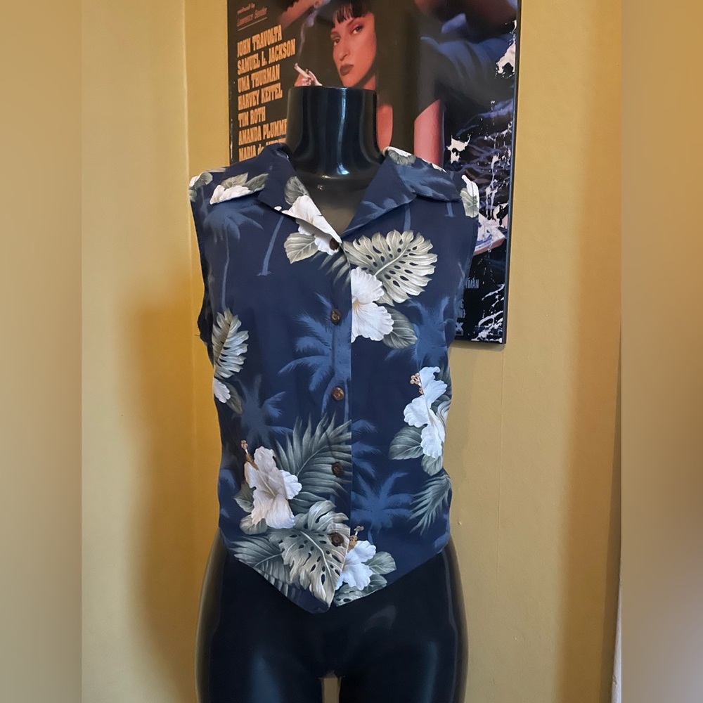 Women’s Pacific Legend Hawaiian Shirt - ( Medium )